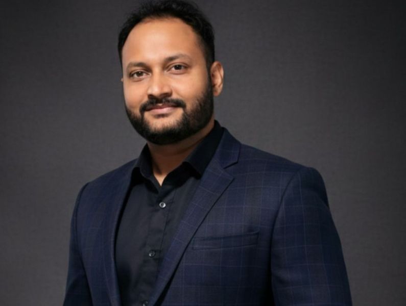 File:Durgesh Mishra.jpg